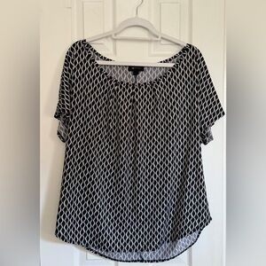 AB Studio Black and White Geometric Blouse